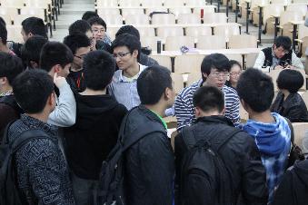 会后热烈讨论2 会后热烈讨论2